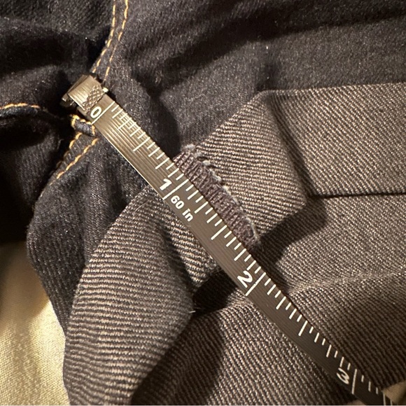 ❤️ $10 Flash Sale Forever 21 Cuffed Denim Shorts - Picture 6 of 7